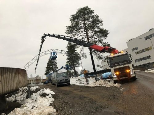 Haltec lämpöeristetyn hallin pystytys Kainuun uuden sairaalan yhteyteen