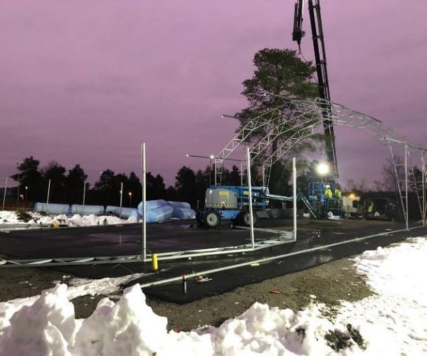 Haltecin lämpöeristetyn hallin pystytys ambulanssisuojaksi